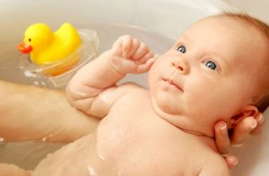 kupanie-novorozhdennogo